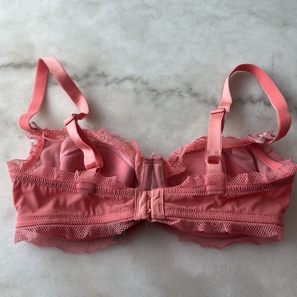 Victoria's Secret hot Pink blush Push Up Bra Gold Accents 32D Bundle of two Bras - Picture 6 of 13